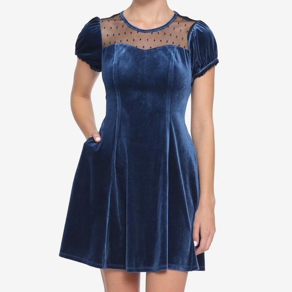 Hot Topic Dresses & Skirts - Blue Velvet & Lace Sweetheart Dress LG/XL